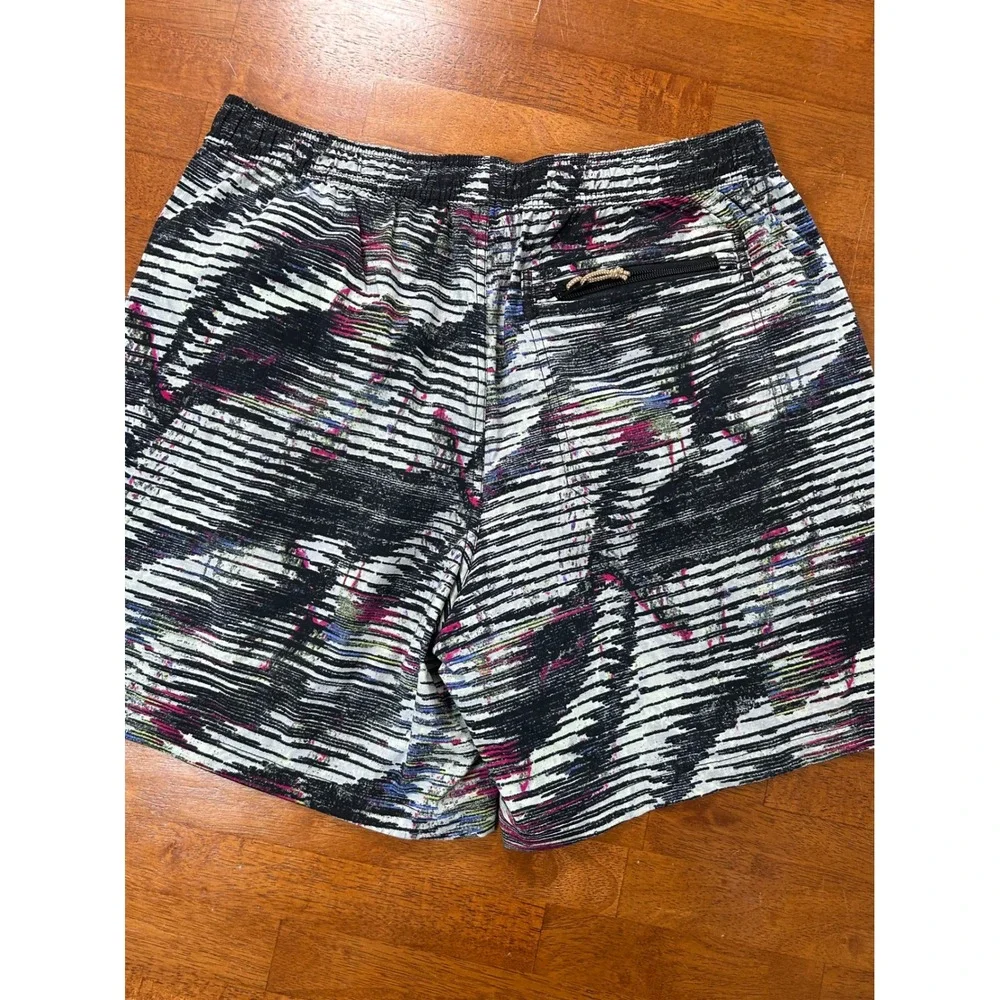 The North Face Shorts Mens Medium Black Abstract FlashDry Activewear Running